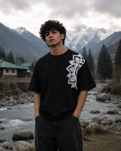 Daira — Unisex Oversized T-Shirt