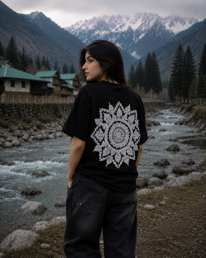 Daira — Unisex Oversized T-Shirt