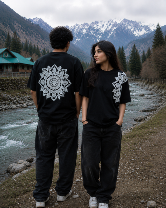 Daira — Unisex Oversized T-Shirt