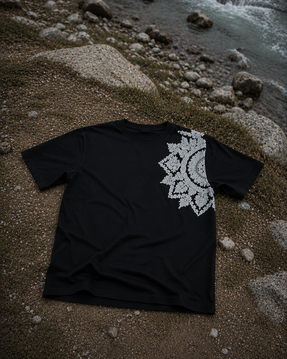 Daira — Unisex Oversized T-Shirt